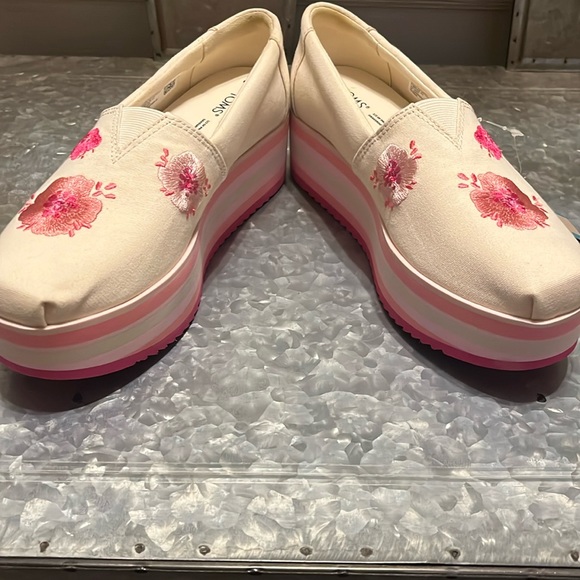 Toms Shoes - New Tom’s canvas floral printed platform espadrille